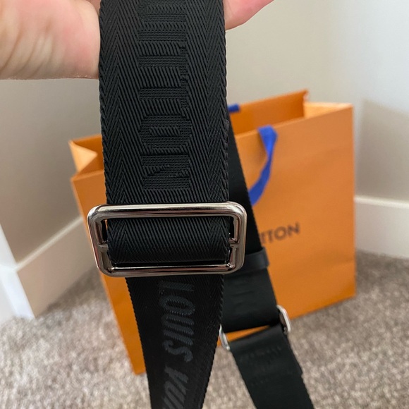 Louis Vuitton District PM Messenger Style Bag in Monogram Eclipse Canvas Black - Picture 8 of 10